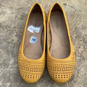 Mustard Flats-Size 7W